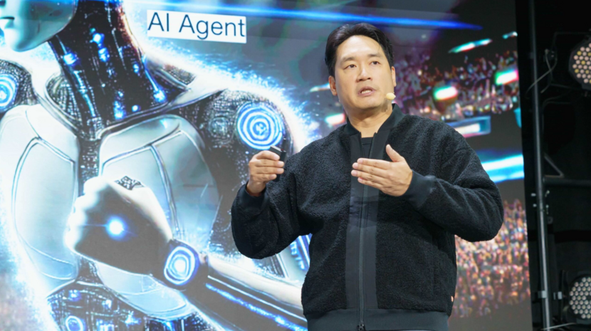 Super 8 Studio成功轉型為AI 驅動的公司，除了研發多年的聊天機器人與行銷自動化技術能力，也累積超過 1,000 個應用場景與億級的客戶對話數據。