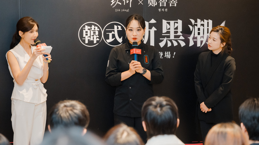 Creators photographing dishes during the 玖仰 × Jung Ji-sun collaboration event.